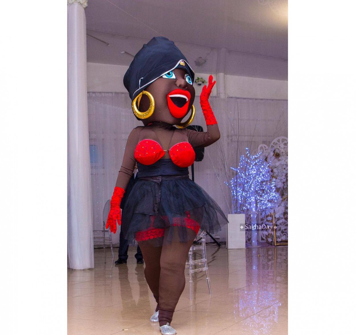 «Это шуточный стриптиз»: В Якутии вспомнили про ростовую куклу Мулатку