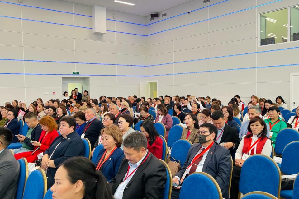 В Якутии планируют организовать гражданский форум с хризантемами и тарталетками