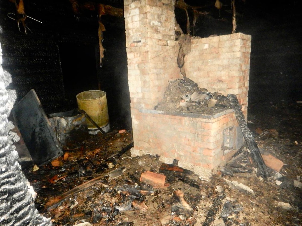 При тушении пожара в Хангаласском районе обнаружены тела двух человек