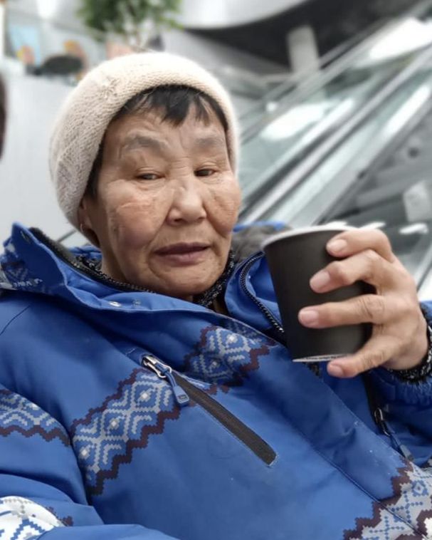 Последняя бабушка-оленевод села Нелькан Хабаровского края выехала в Якутию