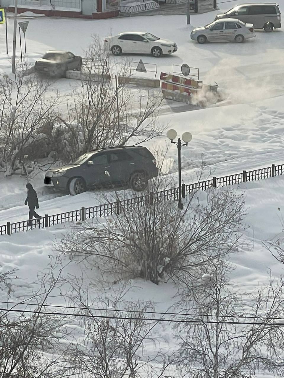 ГИБДД: Водители, передвигавшиеся по тротуару из-за перекрытой дороги, оштрафованы