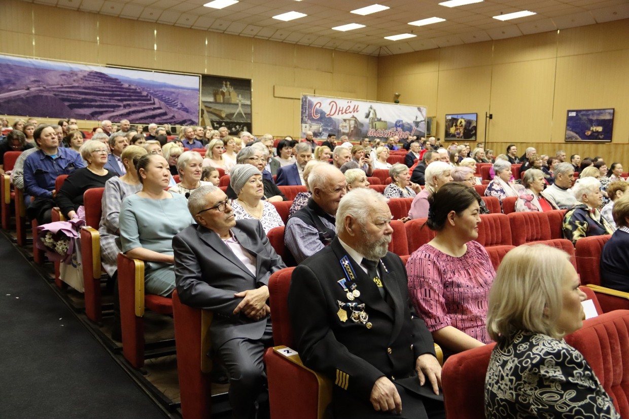 «Якутуголь» поздравил работников с юбилеем компании «Мечел»