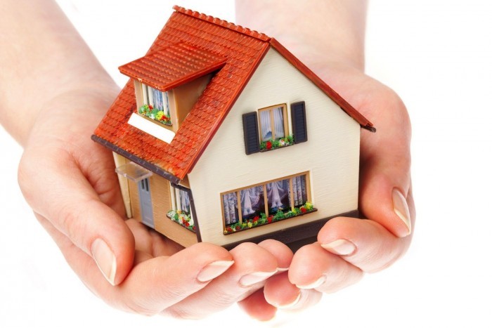 Женщины вдвое чаще обращаются по страховым случаям, связанным с жильём