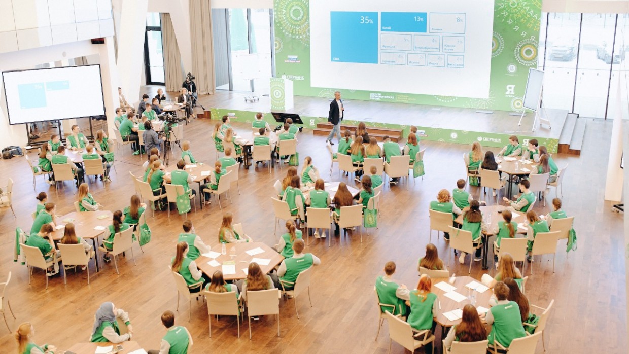 Сбер и ВШЭ открыли Весеннюю экономическую школу