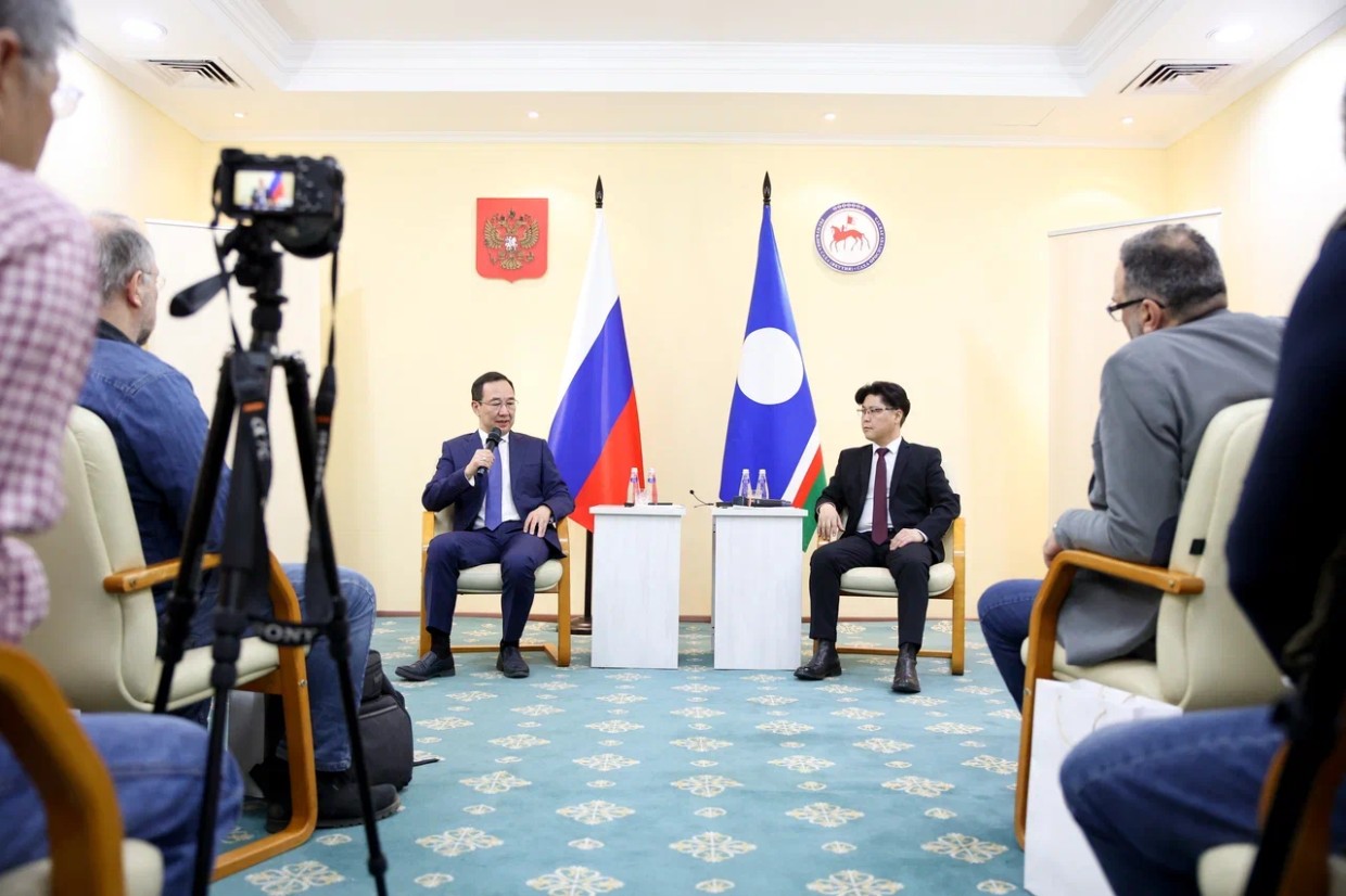 Глава Якутии ответил на вопросы иностранных журналистов