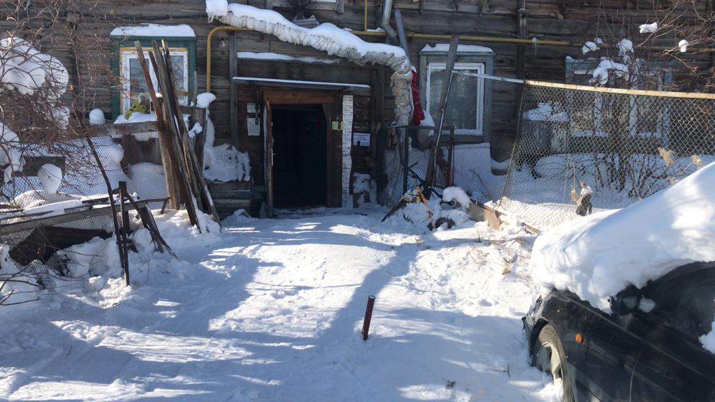 Жители расселяемого дома в Якутске зафиксировали попытку поджога