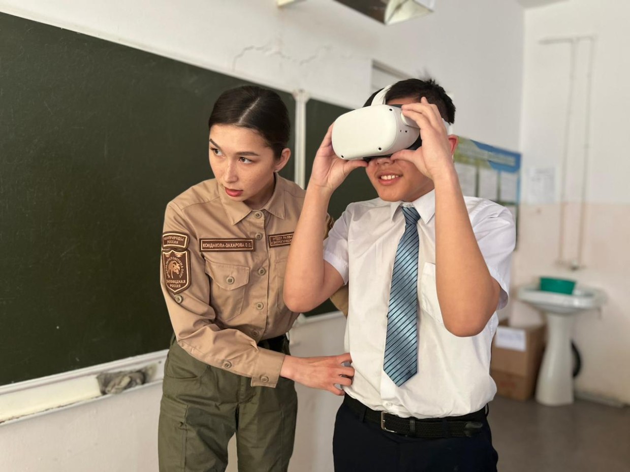 МТС и Ленские столбы провели уроки экопросвещения для школьников в формате виртуальной реальности