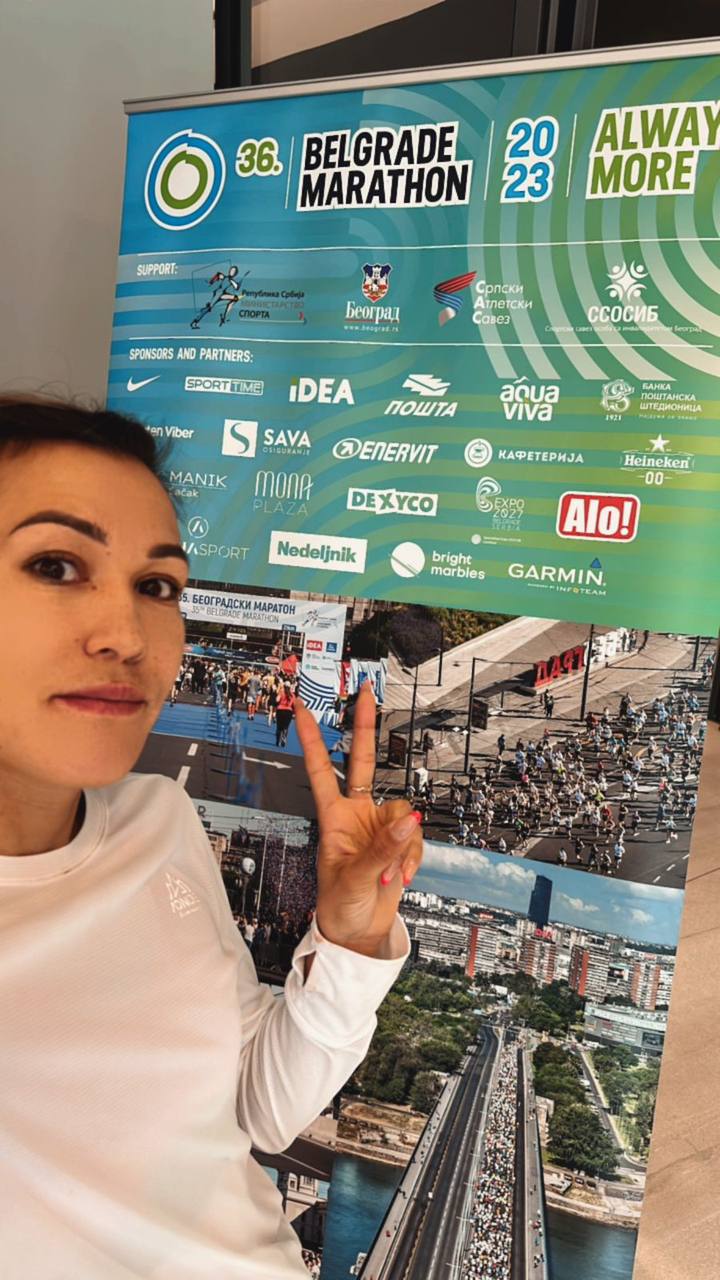 Сардана Трофимова бежит 36th Belgrade Marathon
