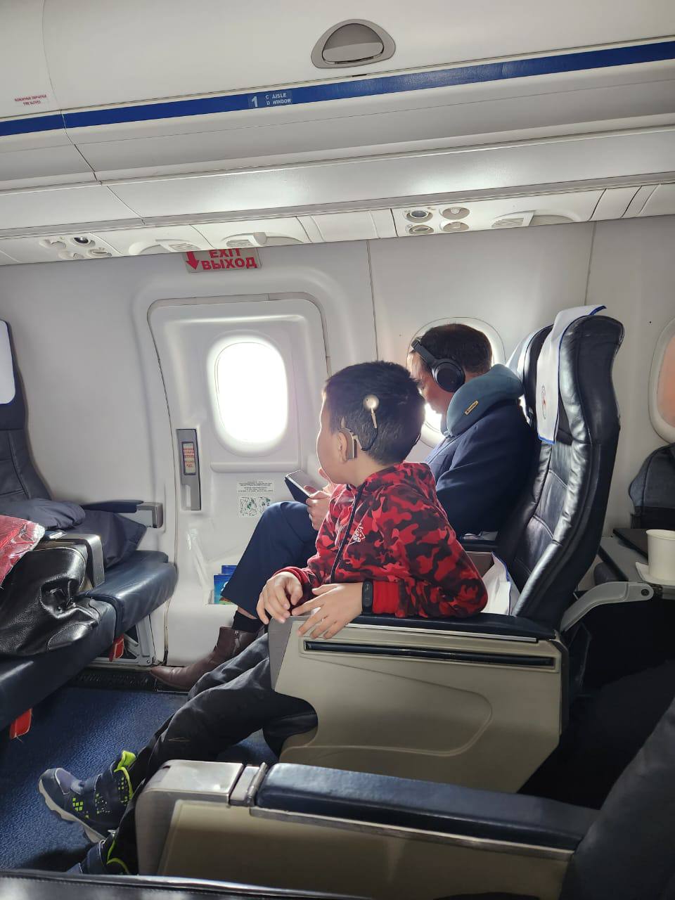 В соцсетях обсуждают "просто фото" мальчика с главой Якутии Айсеном Николаевым