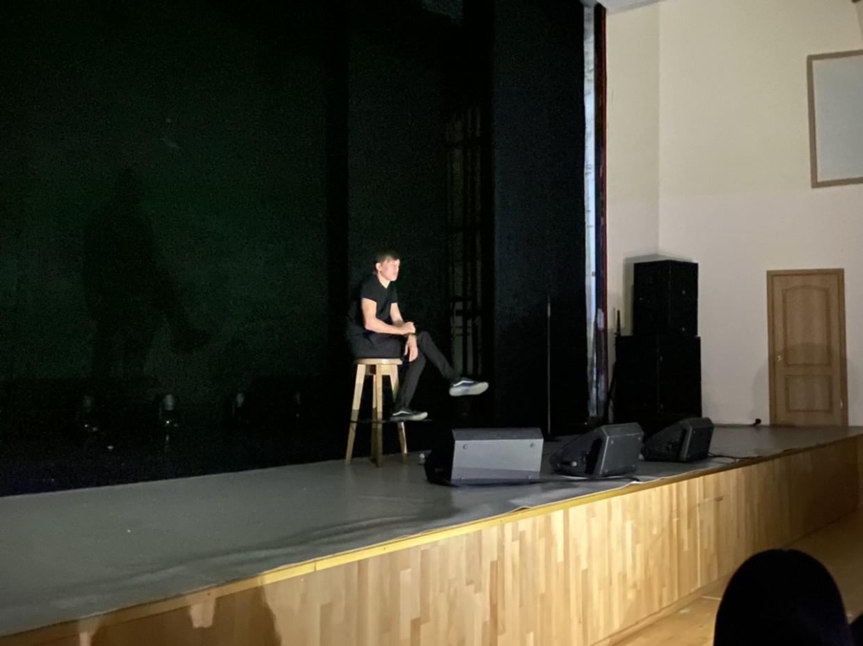 «Кто-то не уплатил за свет!»: В Якутске сорвался первый концерт Алексея Щербакова