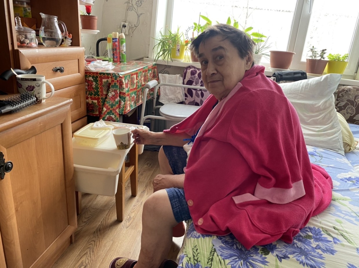 «Затертые во льдах»: В Якутске бабушка 80 лет тает на глазах, пока ждет переселения