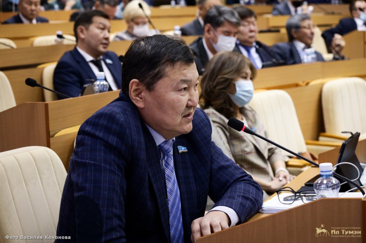 Ил Тумэн рассмотрит поправки к закону Бурматова