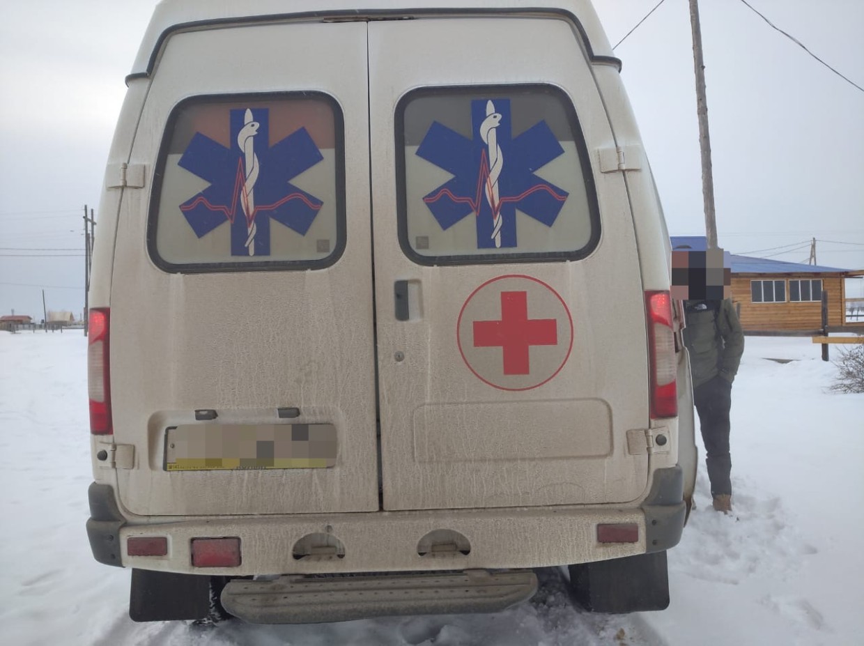 «Я выпила залпом, а это оказалась водка!»: После драки якутянка вызвала скорую и обвинила водителя в наезде