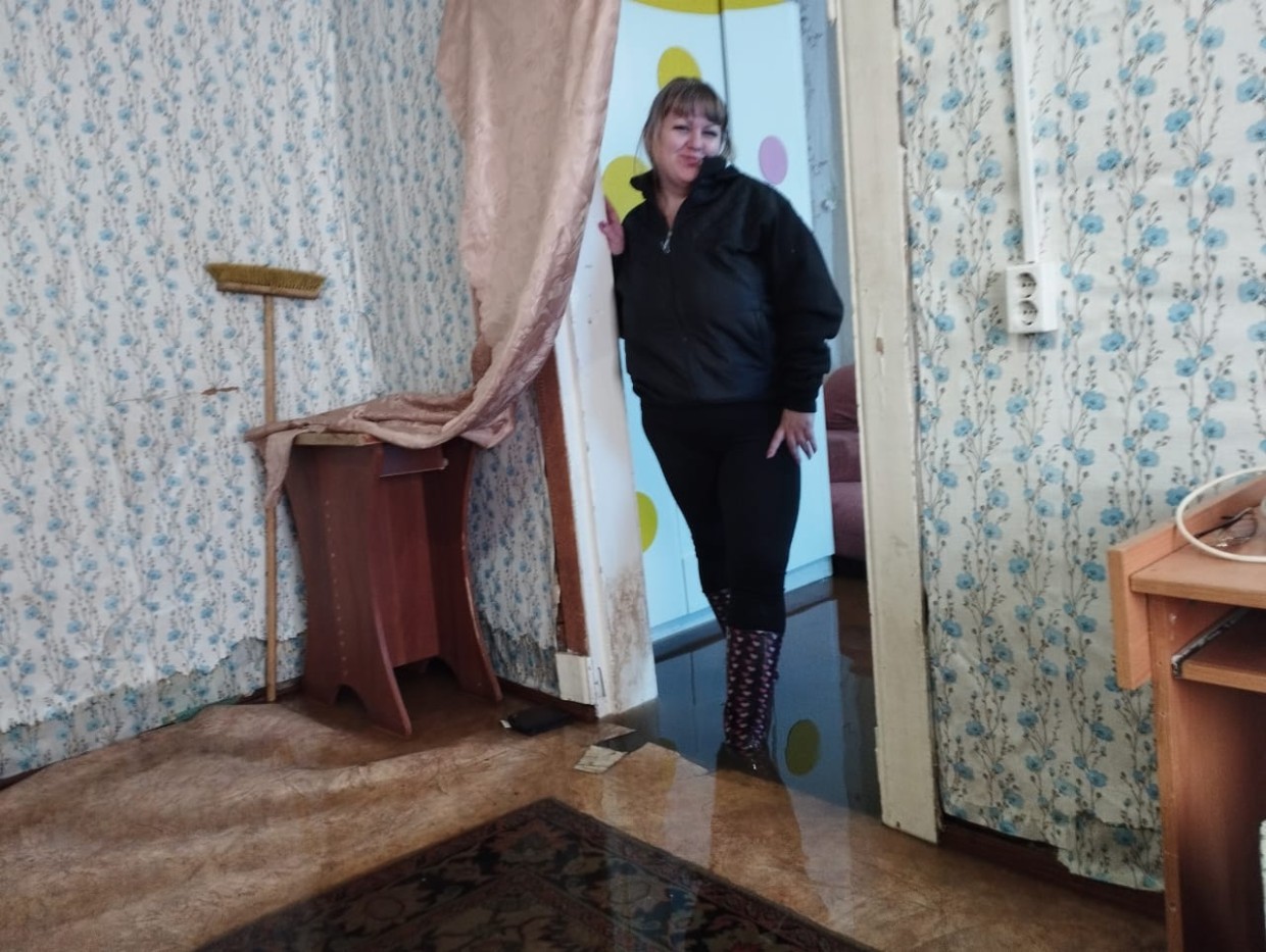 Жильцы 17 квартала вторую ночь спят в затопленных квартирах