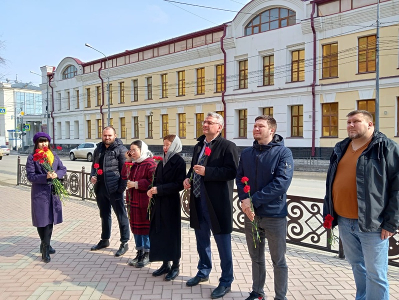 Гаврил Парахин поздравляет с Днем Республики