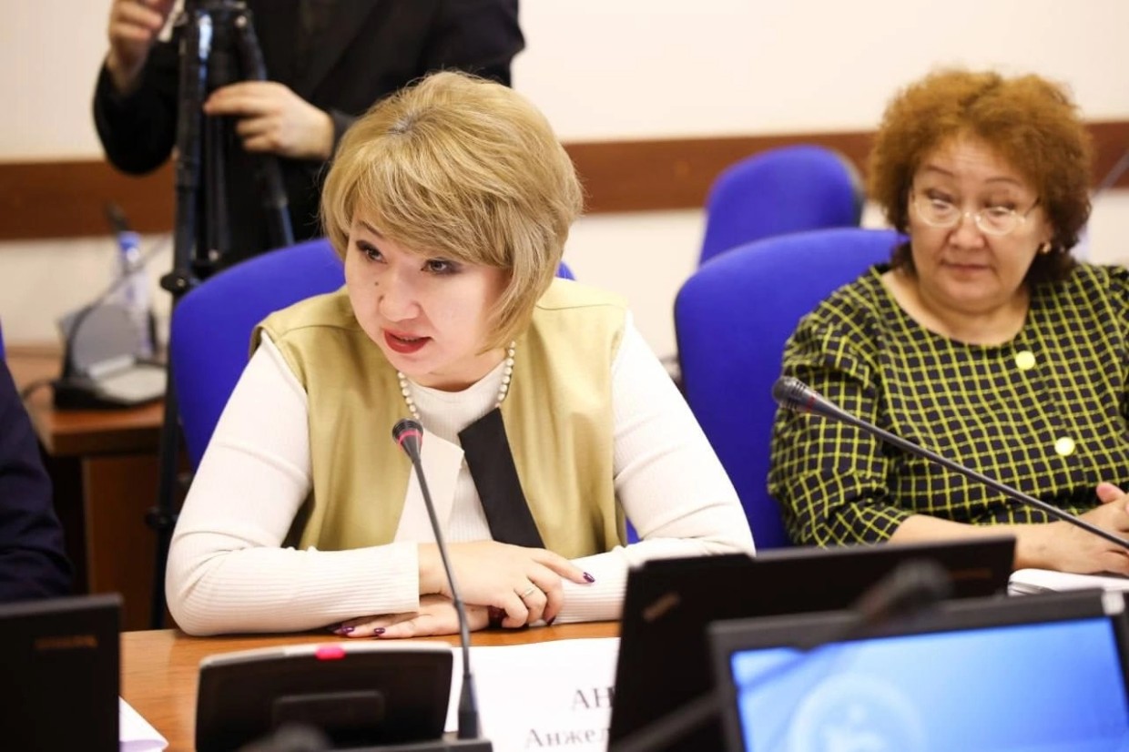 В инициативной группе участницы праймериз "Единой России" Анжелики Андреевой собирают  с избирателей по 1000 рублей на буклеты