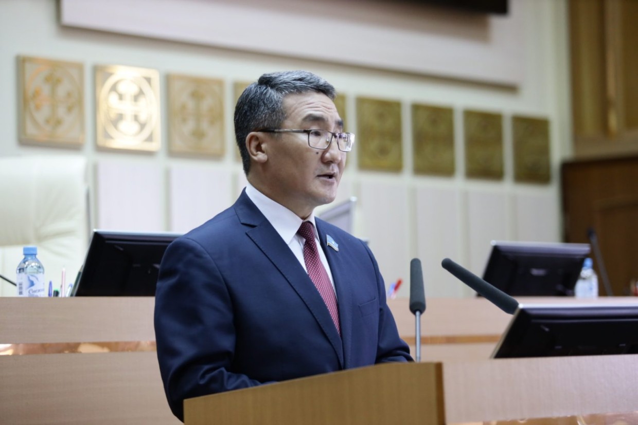 Без толкования основного закона, прав и денег. Конституционный совет Якутии окончательно лишают самостоятельности