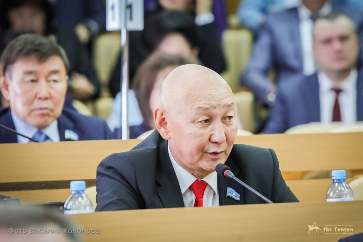 «Целый год полоскают меня все кому не лень». Депутат Ил Тумэна Михаил Эверстов защищает свои честь и достоинство