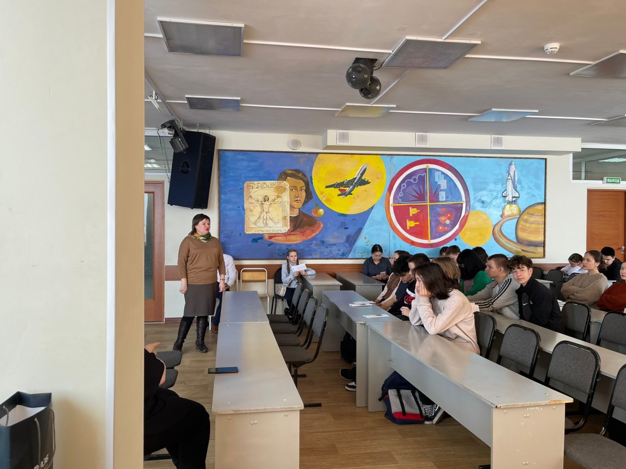 Финансовая грамотность – со школьной скамьи. Сотрудники АЭБ провели лекцию для школьников