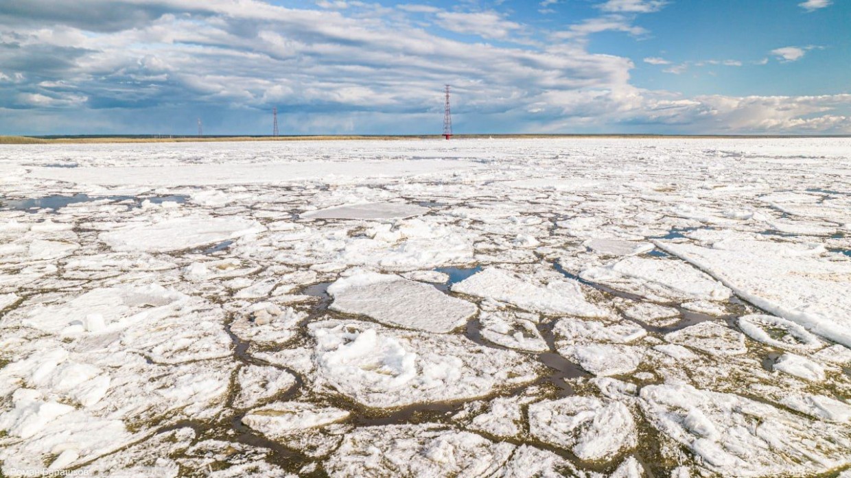 Паводок в Якутии: на реке Лене наблюдается густой ледоход