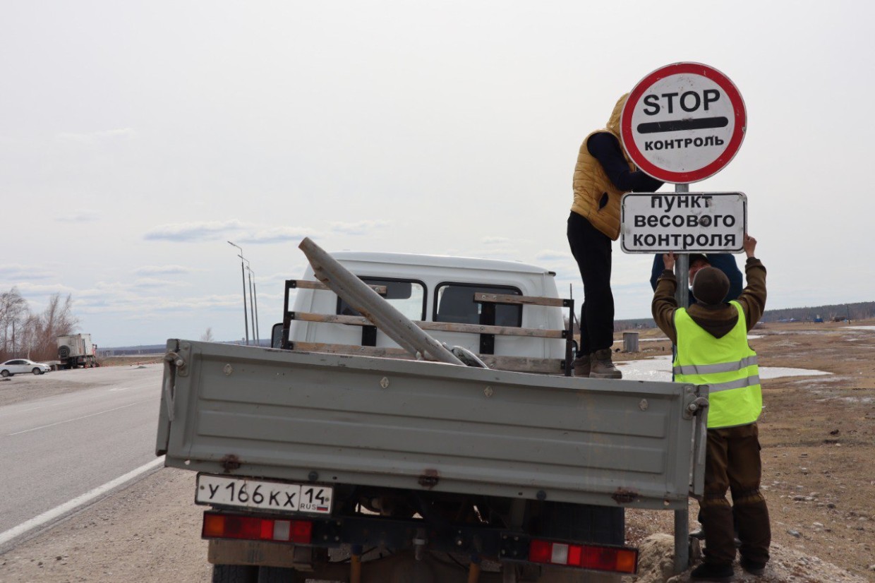 В Якутии временно ограничили движение грузового автотранспорта по региональным дорогам