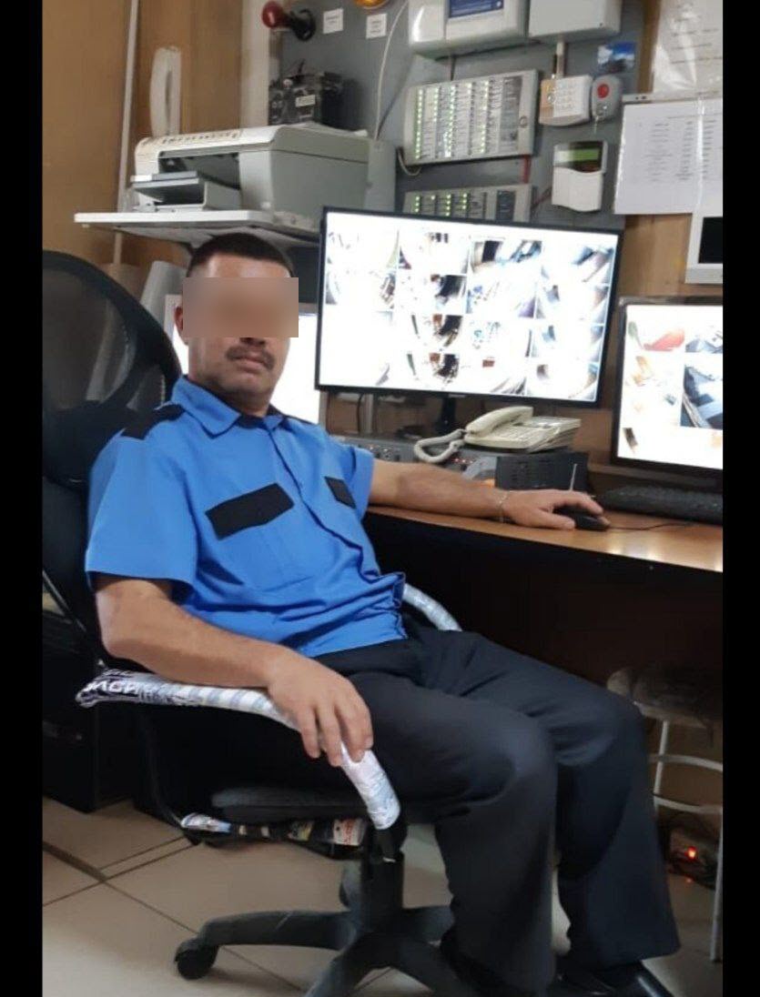 Охранник торгового центра в Якутске показывал ребенку половые органы по телефону