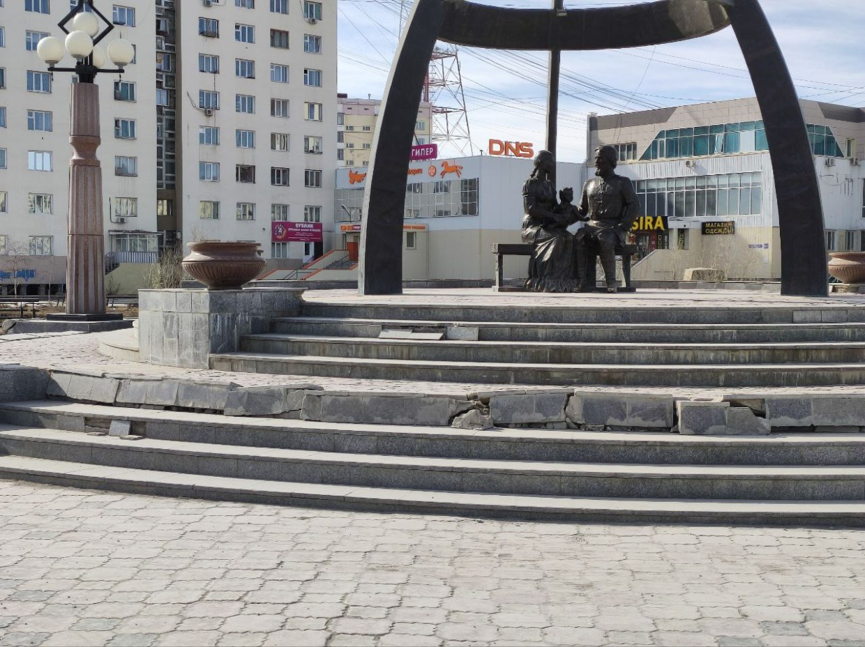 В Якутске отреставрируют памятник Дежневу