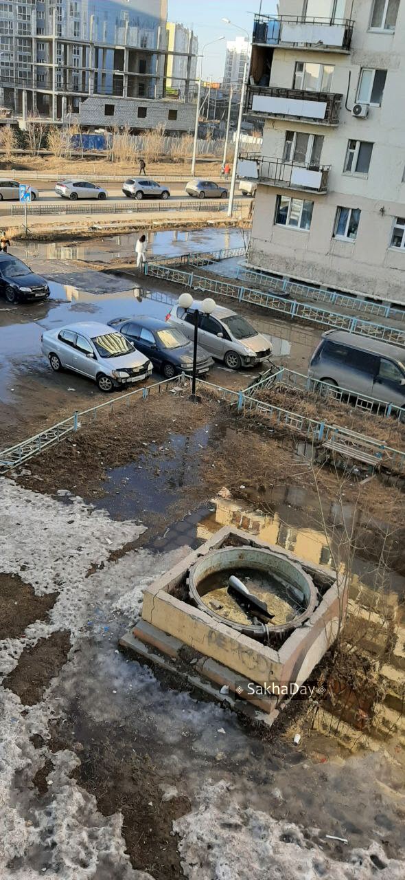Фотофакт: Раскрыта тайна странного объекта во дворе дома в Якутске
