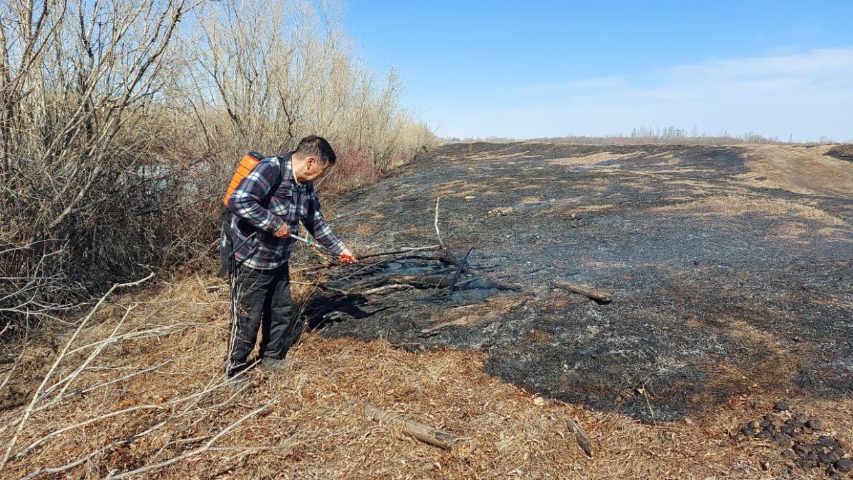 Фотофакт: Первый ландшафтный пожар близ Якутска