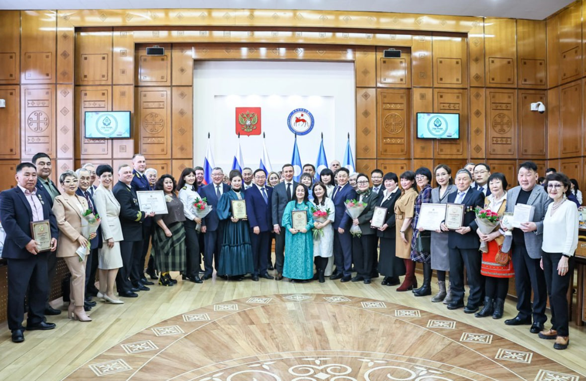 Общий педстаж Платоновых — 644 года. Трудовые династии чествовали в Якутии