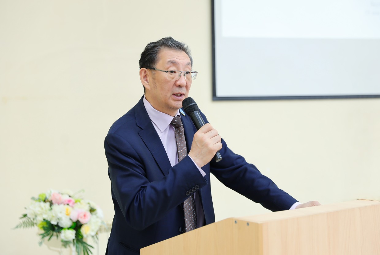 Депутат Ил Тумэна поздравил фармацевтов Якутии. Его дочь судят по делу о картельном сговоре на поставке лекарств