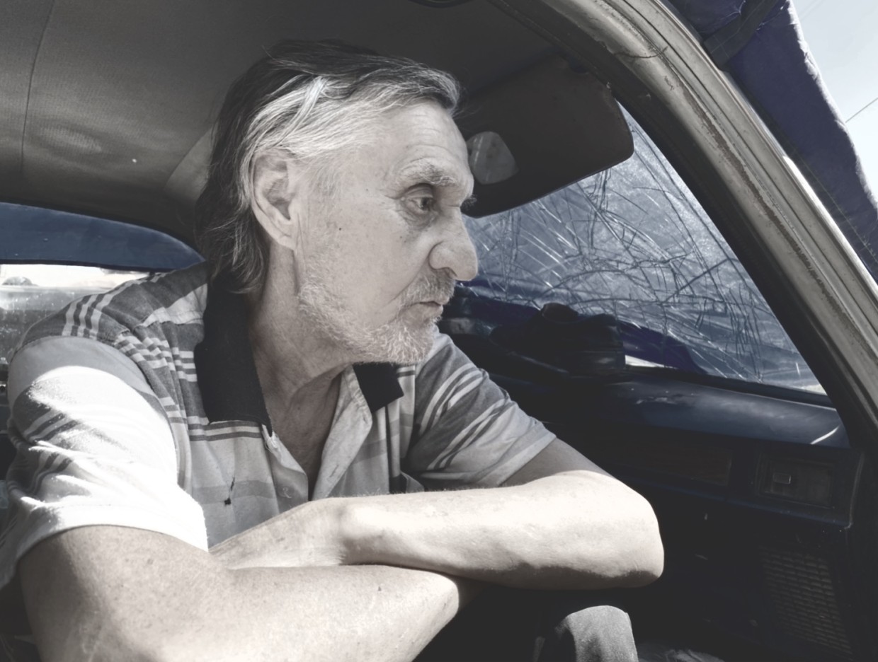 В Якутске дедушка, живший летом в авто, скончался и пролежал в квартире месяц