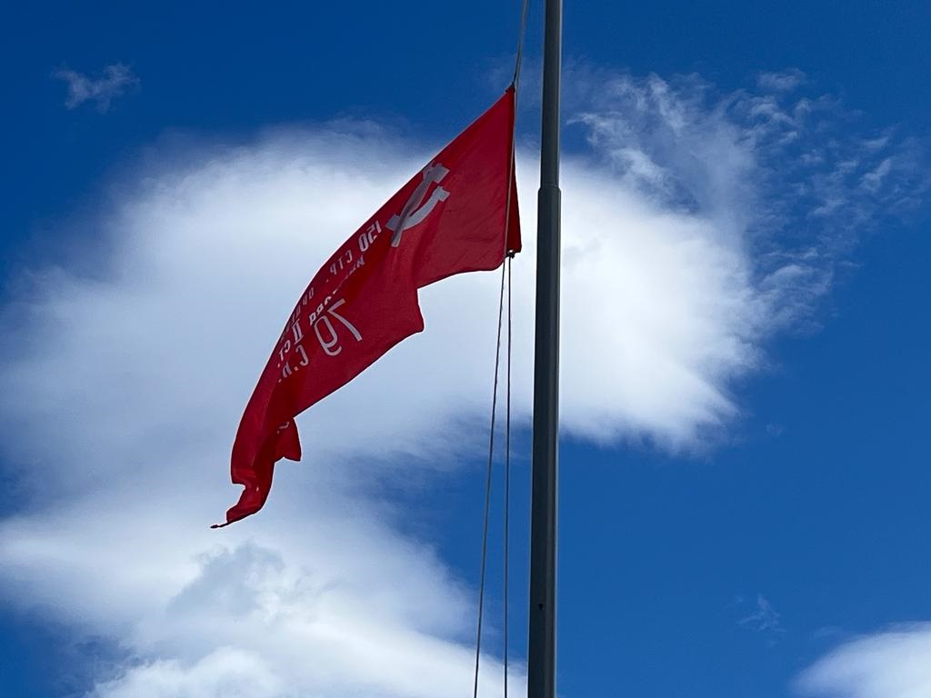 На территории АО «Водоканал» подняли Знамя Победы