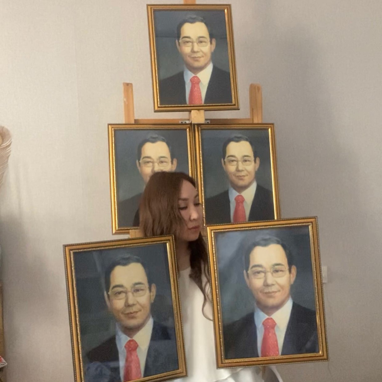 Мира Аргунова написала копии портрета "любимого Ил Дархана"