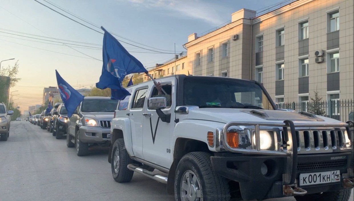 Якутских единоросов, устроивших флешмоб в честь согласования Николаева, раскритиковали за Hammer
