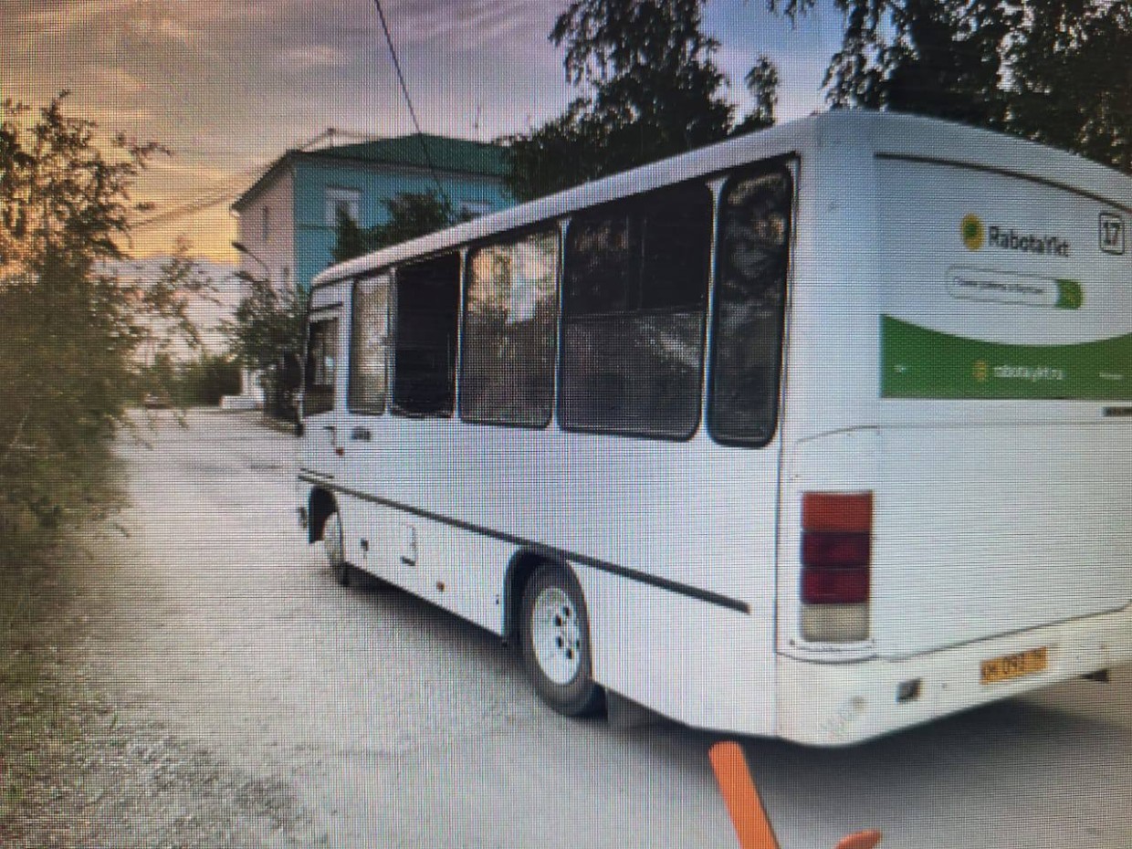 В Якутске пассажир выпал из автобуса по ходу движения (видео)