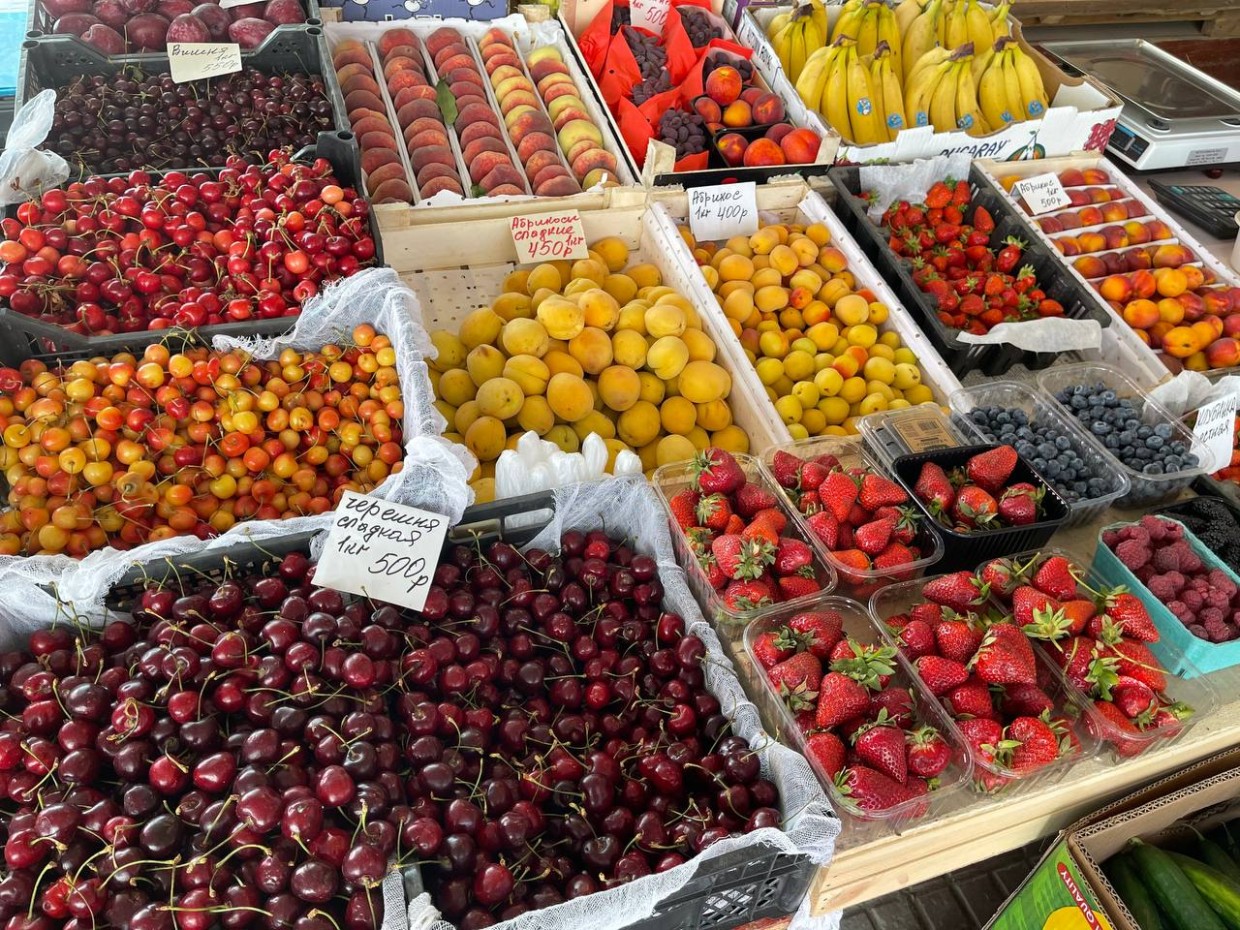 Сколько стоят фрукты и овощи на Крестьянском рынке в Якутске?