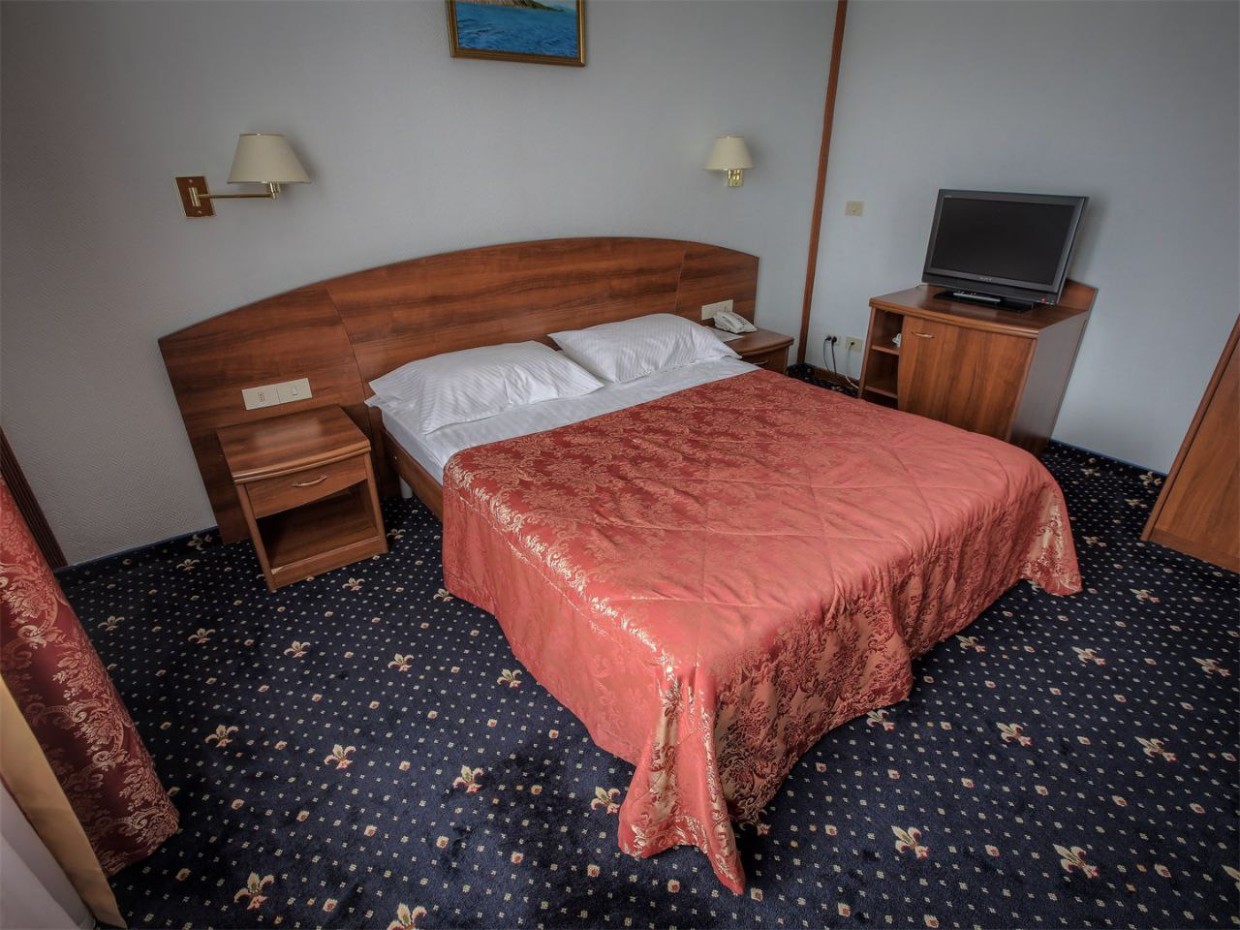 «Телевизор явно старше меня». В якнете обсуждают номер-люкс гостиницы «Тыгын Дархан» Якутска