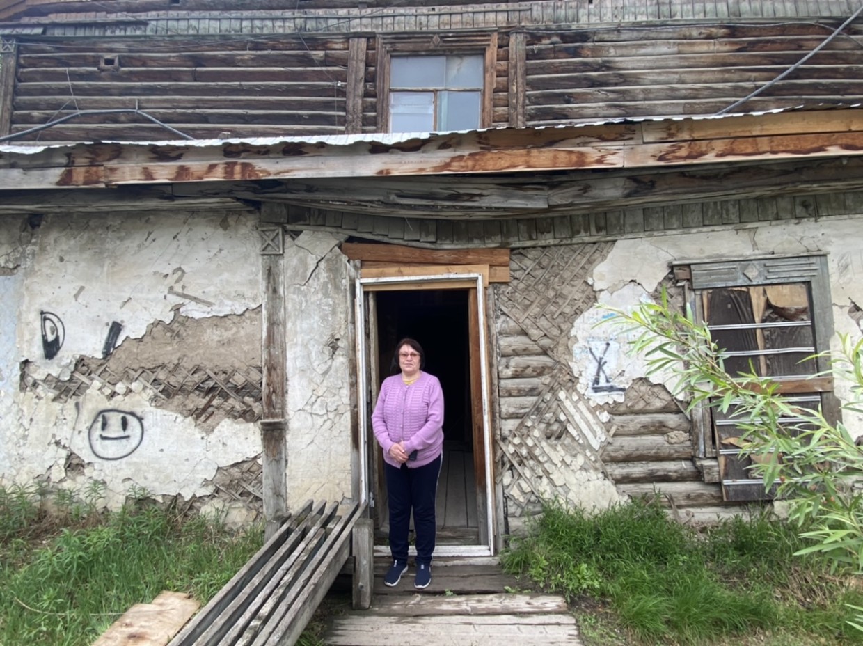 «Узницу» бывшей Якутской тюрьмы выгоняют из камеры, но идти ей пока некуда