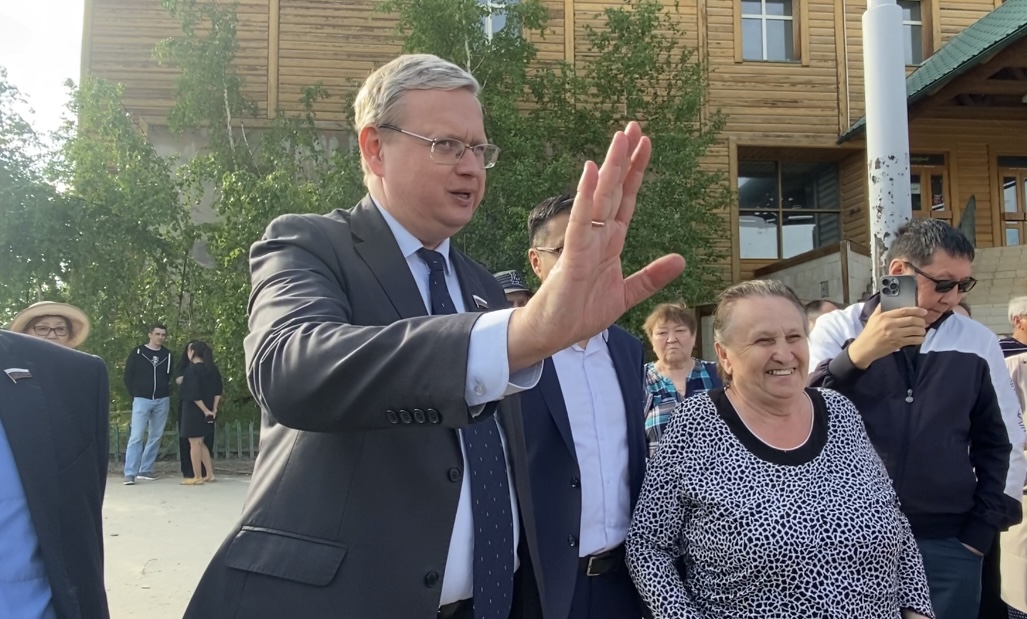 Депутат Госдумы побывал в 17 квартале Якутска: «У меня есть телеграм-канал, туда выложу и устрою скандальчик»