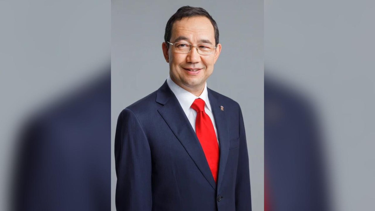 Глава Якутии Айсен Николаев поздравляет с Днем России