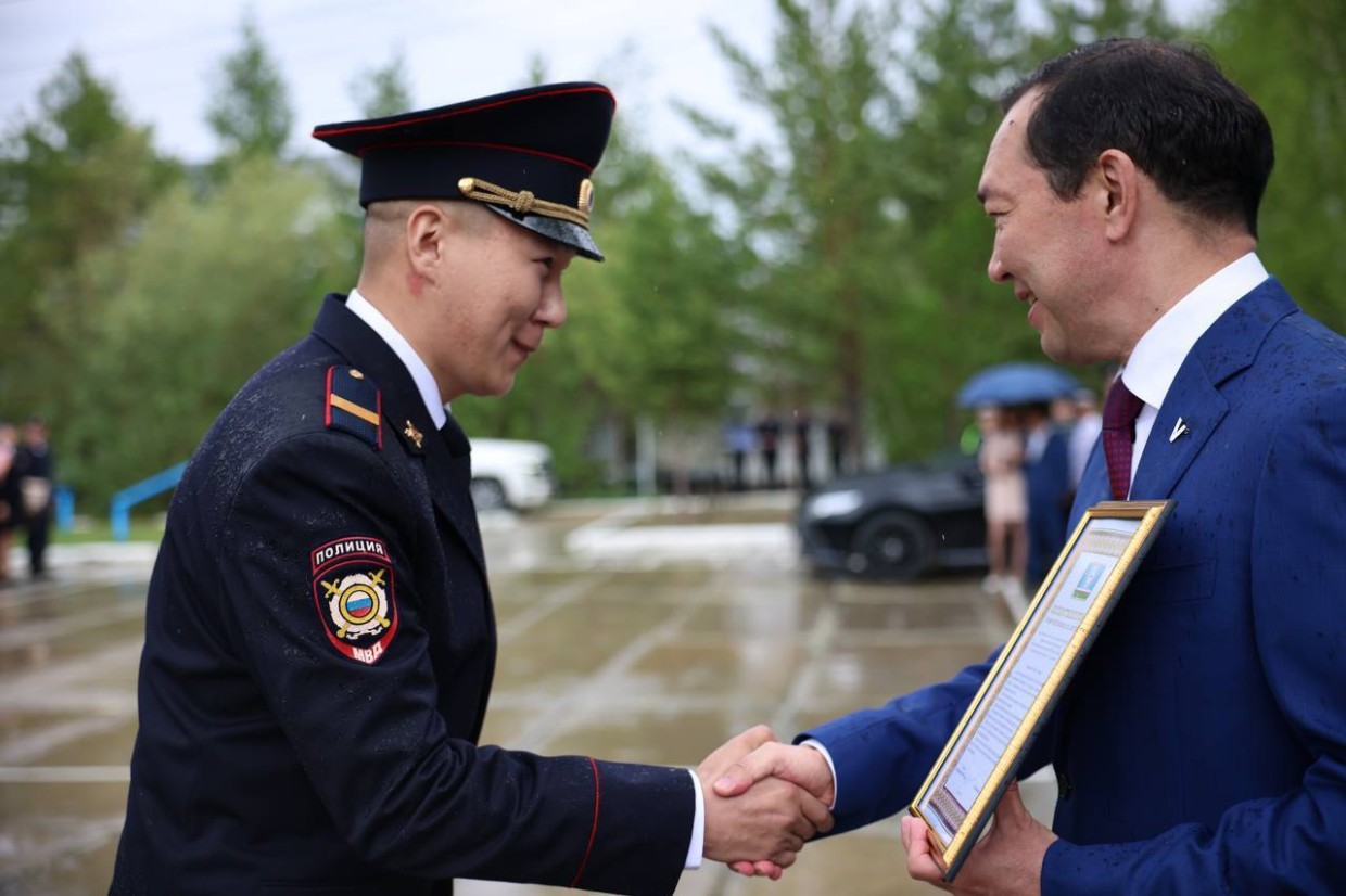 Глава Якутии установил спецвыплату для сотрудников МВД