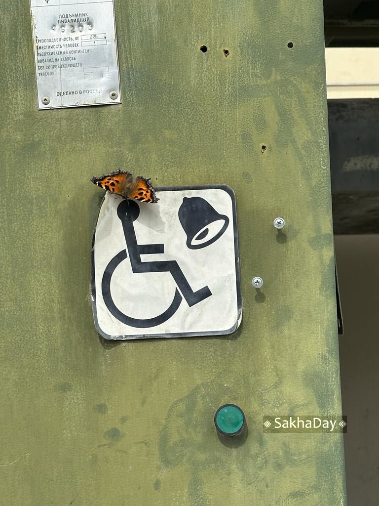 В здании Якутского горсуда с весны не работает подъемник для лиц с ограниченными возможностями