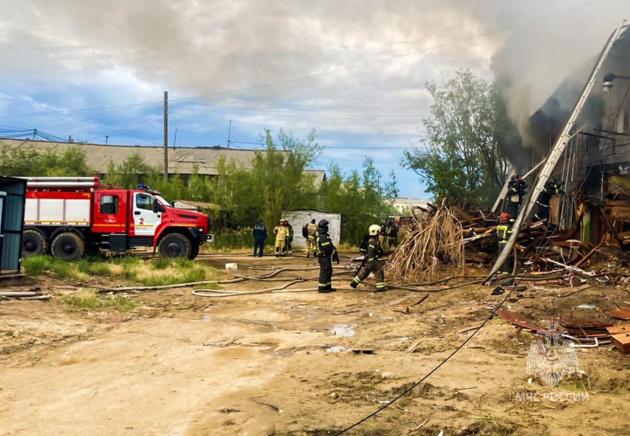 Пожар на 17-м квартале в Якутске. Жители отмечают странность