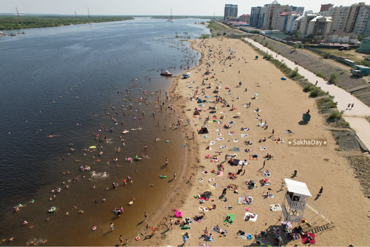 Жара! Фоторепортаж с пляжа в Якутске