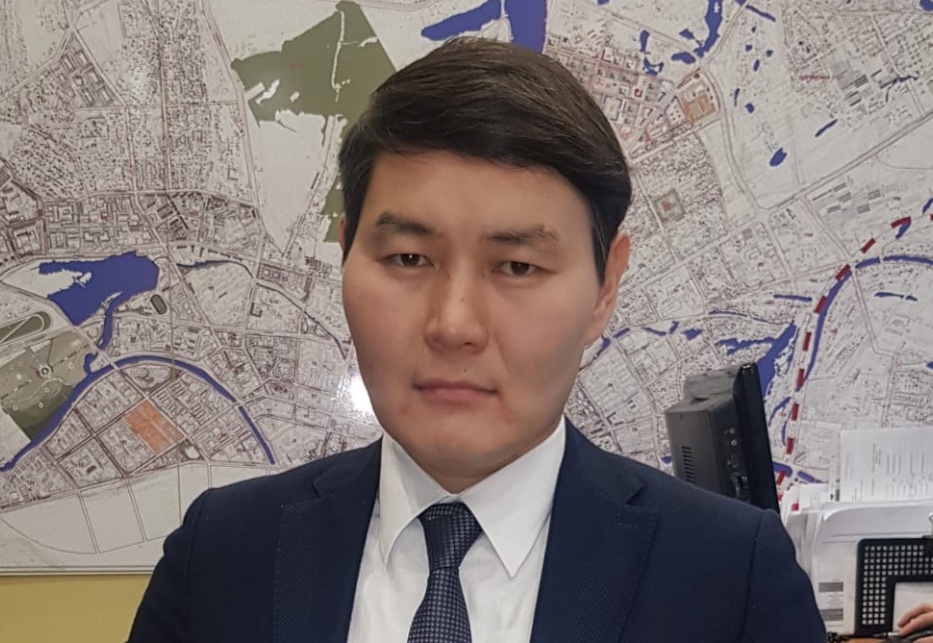 Ушедший из мэрии замглавы Якутска баллотируется в депутаты Ил Тумэна Якутии