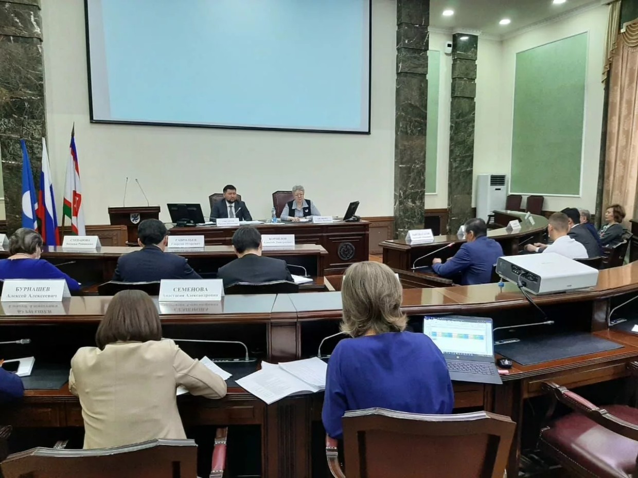 «Городскими депутатами в Якутске хотят стать директора школ, главврачи и руководители предприятий». Почему это плохо?