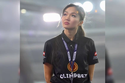 Из модельного агентства сбегала на вольную борьбу: пользователи соцсетей восхищаются «самой очаровательной судьей»