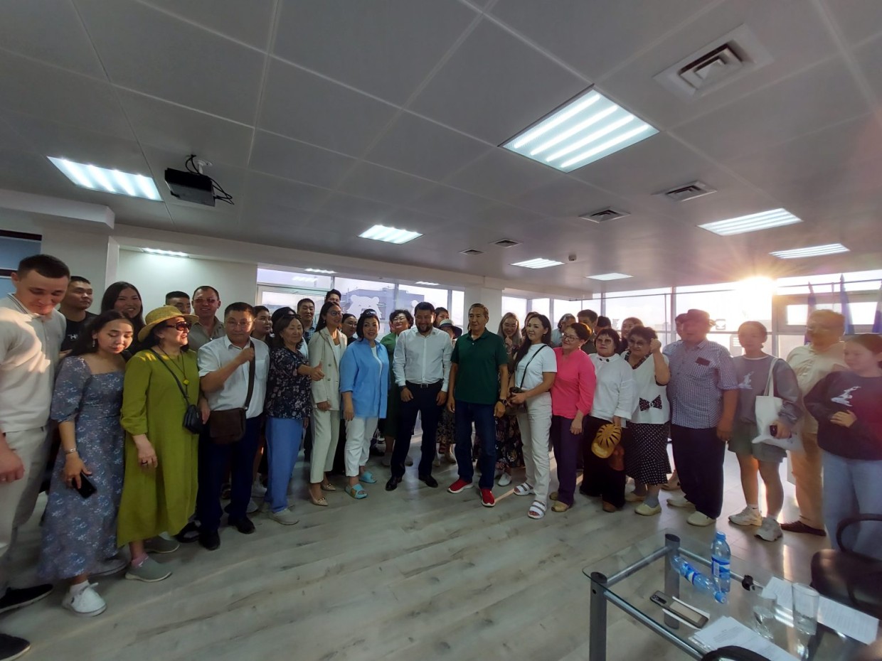 Евгений Григорьев представил мастер-план города на встрече с Верхневилюйским землячеством