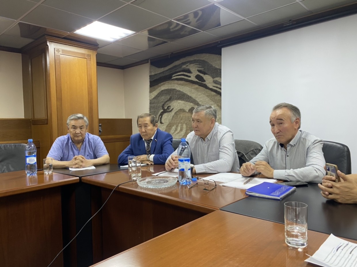 В Якутске обсудили, каким должен быть народный избранник Ил Тумэн: «Авторитет якутского депутата упал»